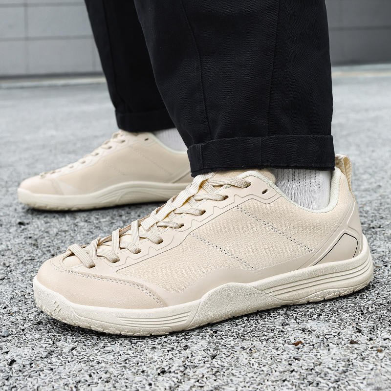 つま先部分が広く、カジュアルなスニーカー。通気性があり、軽量 - Sneaker Box のレビューと価格